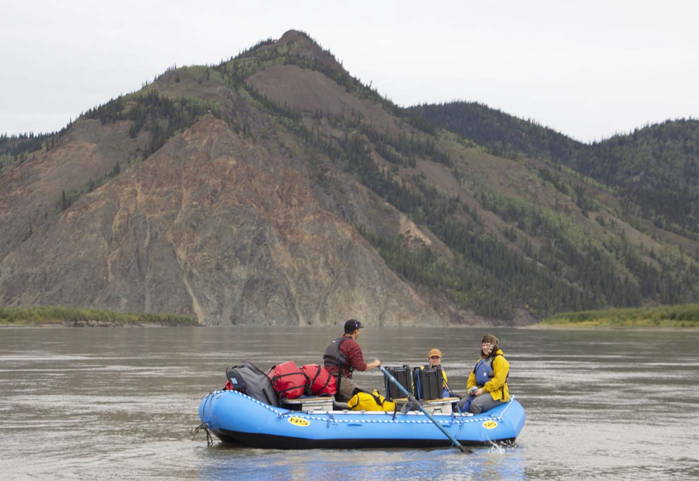 students rafting at Expedition Alaska
